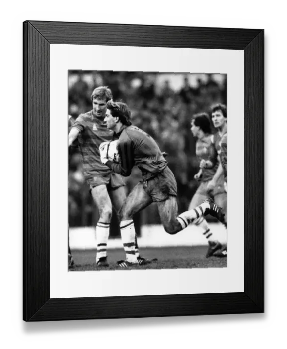 Framed Print : Chelsea v. Manchester United. Chelsea goalkeeper Eddie Niedzwiecki in action