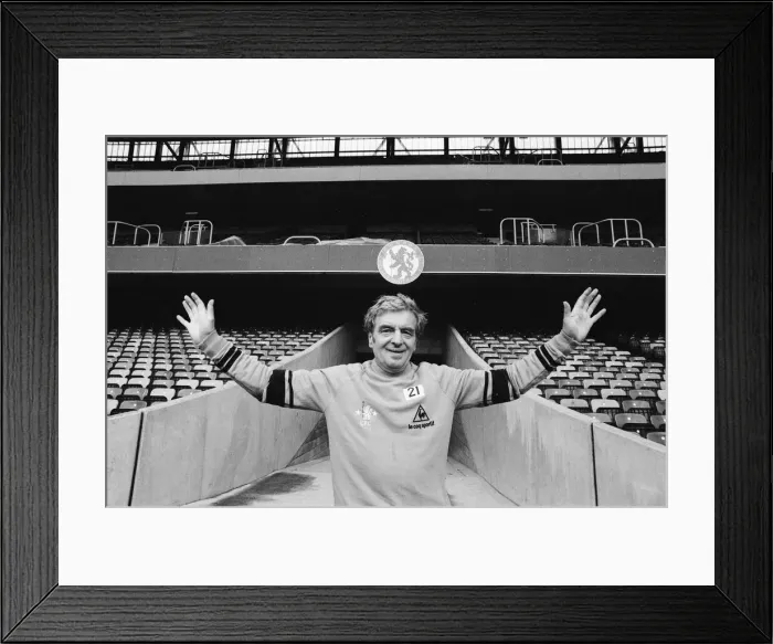 Framed Print : Chelsea Manager John Neal. 1st October 1981 Framed Print : Chelsea Manager John Neal. 1st October 1981