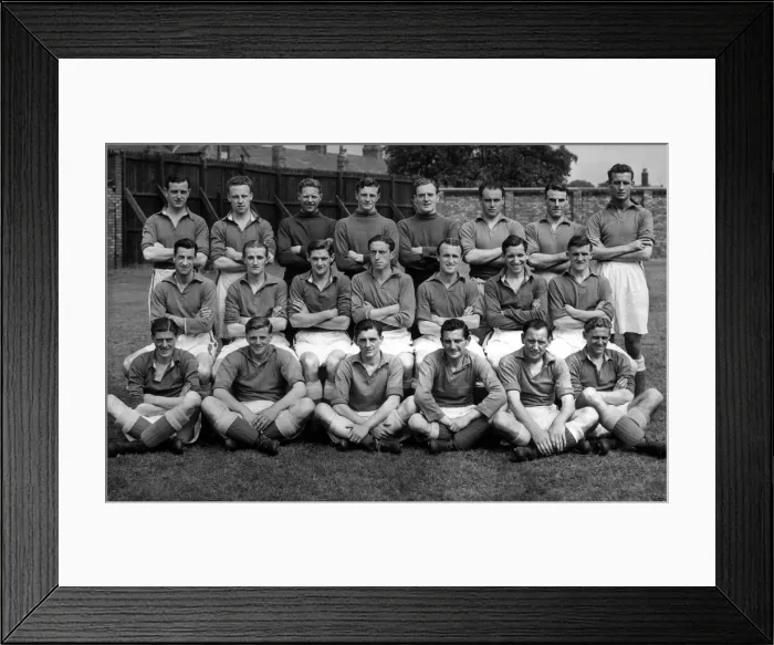 Framed Print : Everton pose for a team group photograph at Goodison Park
