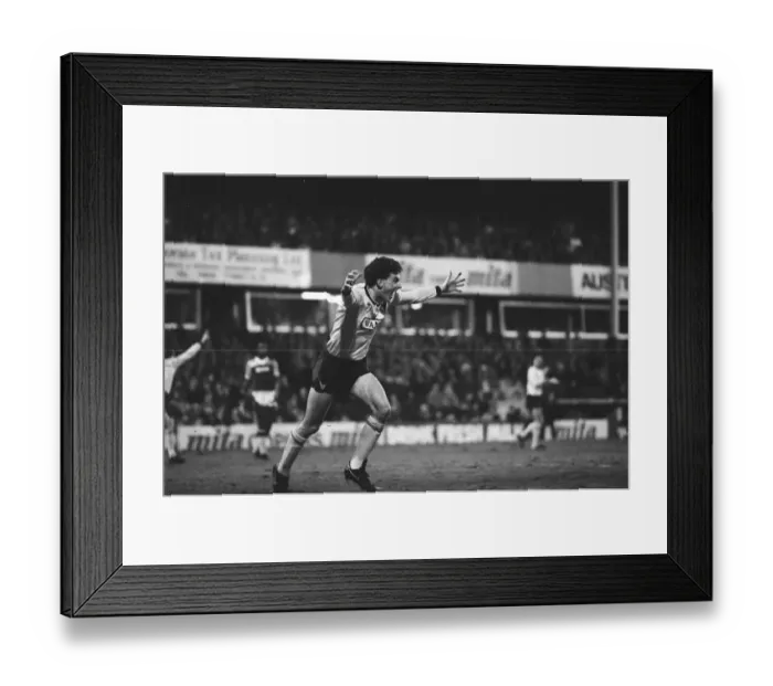 Framed Print : Aston Villa v Oxford United League Cup semi final 1st leg match at Villa Park March 1986