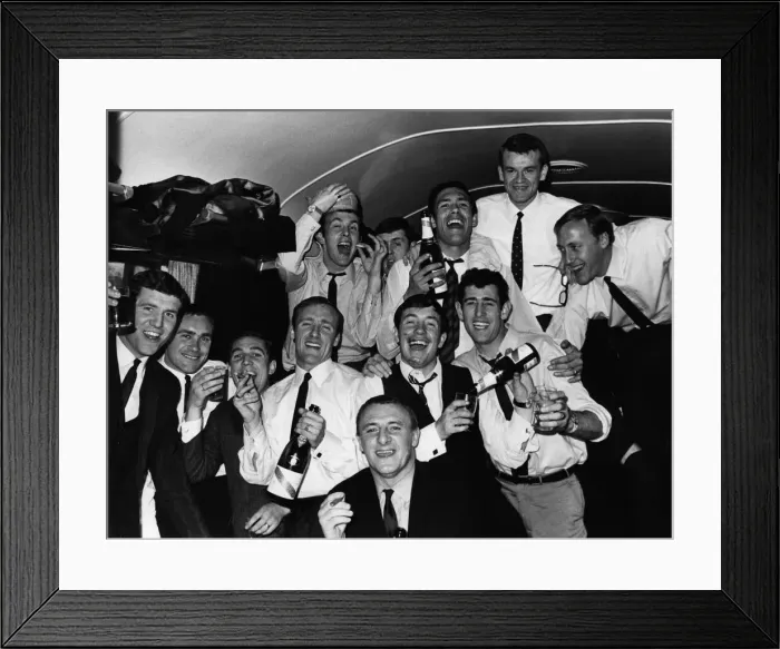 Framed Print : Chelsea v. Leeds FA Cup semi-final. Manager Tommy Docherty surrounded by his Framed Print : Chelsea v. Leeds FA Cup semi-final. Manager Tommy Docherty surrounded by his