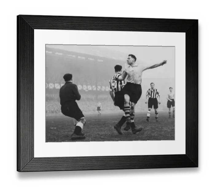 Framed Print : Sunderland v Southampton FA Cup match at Roker Park, 27th January 1951 Framed Print : Sunderland v Southampton FA Cup match at Roker Park, 27th January 1951