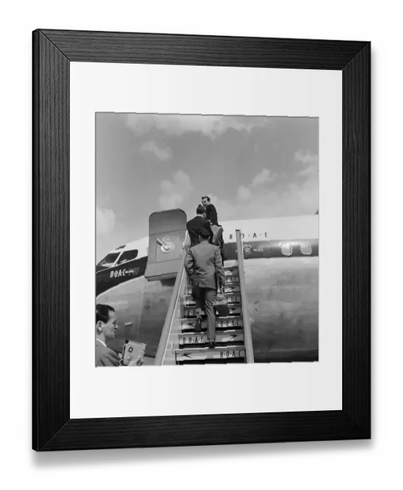 Framed Print : The England football team at London Airport before their flight to Santiago