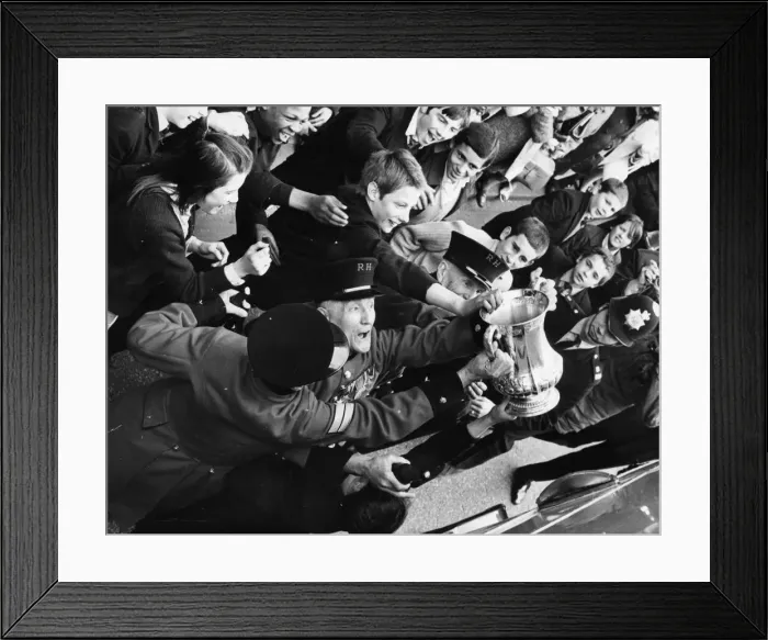 Framed Print : Chelsea 30 / 4 / 1970 Chelsea fans including Chelsea Pensioners manage to get Framed Print : Chelsea 30 / 4 / 1970 Chelsea fans including Chelsea Pensioners manage to get