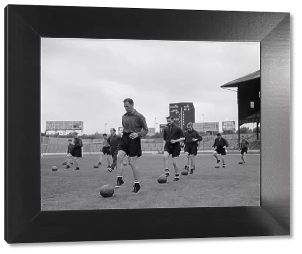 Chelsea 19  /  08  /  1954 Chelsea 1955 title winning squad in training