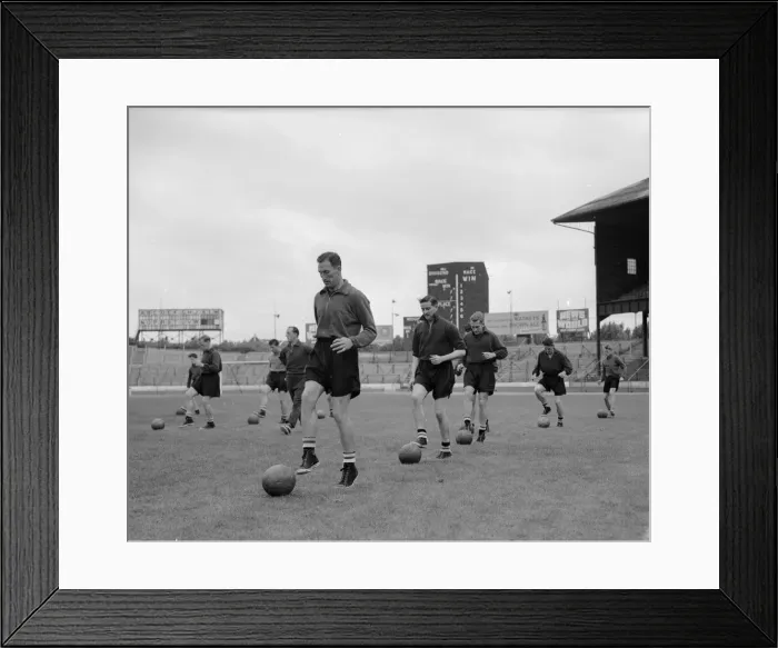 Framed Print : Chelsea 19 / 08 / 1954 Chelsea 1955 title winning squad in training Framed Print : Chelsea 19 / 08 / 1954 Chelsea 1955 title winning squad in training