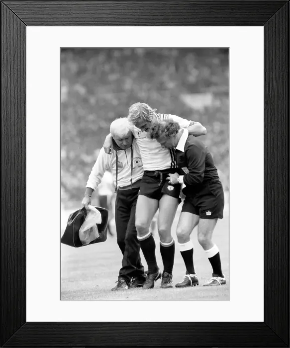 Framed Print : Charity Shield: Manchester United v. Liverpool F. C. August 1977 77-04358-080 Framed Print : Charity Shield: Manchester United v. Liverpool F. C. August 1977 77-04358-080