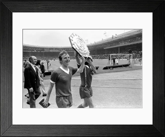 Framed Print : Charity Shield: Manchester United v. Liverpool F. C. August 1977 77-04358-058