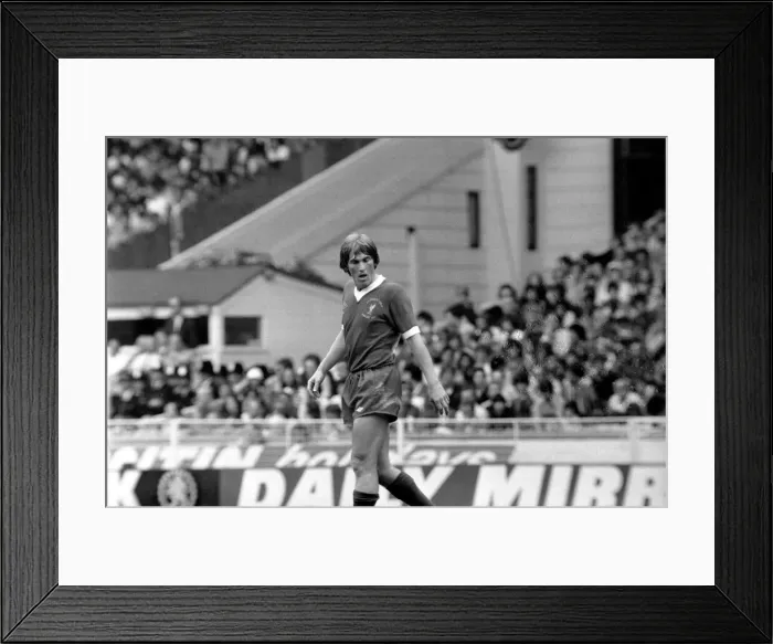 Framed Print : Charity Shield: Manchester United v. Liverpool F. C. August 1977 77-04358-065