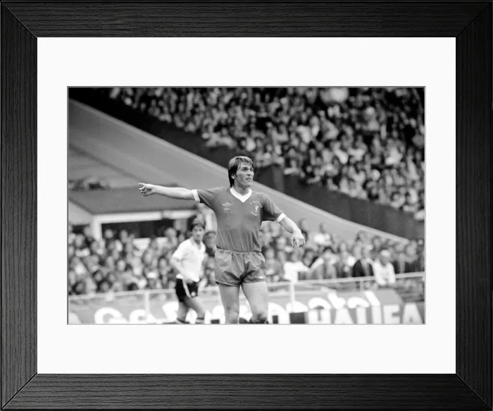 Framed Print : Charity Shield: Manchester United v. Liverpool F. C. August 1977 77-04358-038