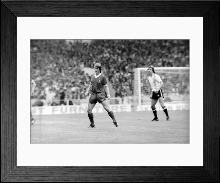 Framed Print : Charity Shield: Manchester United v. Liverpool F. C. August 1977 77-04358-084