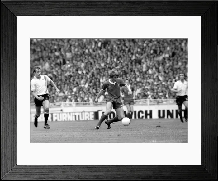 Framed Print : Charity Shield: Manchester United v. Liverpool F. C. August 1977 77-04358-067 Framed Print : Charity Shield: Manchester United v. Liverpool F. C. August 1977 77-04358-067