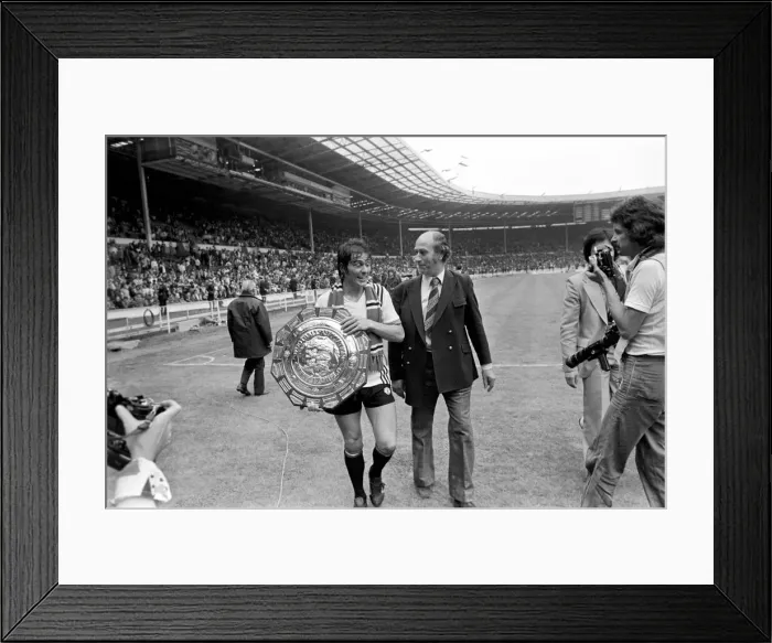 Framed Print : Charity Shield: Manchester United v. Liverpool F. C. August 1977 77-04358-060 Framed Print : Charity Shield: Manchester United v. Liverpool F. C. August 1977 77-04358-060