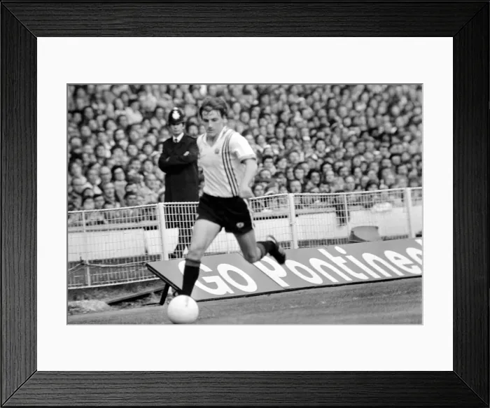 Framed Print : Charity Shield: Manchester United v. Liverpool F. C. August 1977 77-04358-075 Framed Print : Charity Shield: Manchester United v. Liverpool F. C. August 1977 77-04358-075
