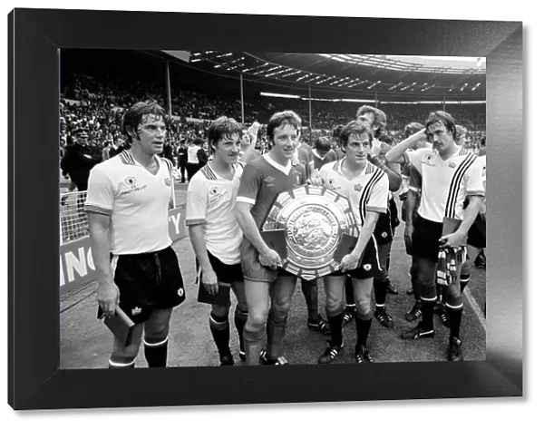Charity Shield: Manchester United v. Liverpool F. C. August 1977 77-04358-006