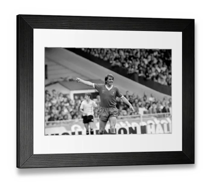 Framed Print : Charity Shield: Manchester United v. Liverpool F. C. August 1977 77-04358-039