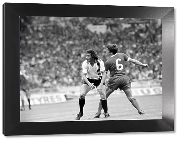 Charity Shield: Manchester United v. Liverpool F. C. August 1977 77-04358-035