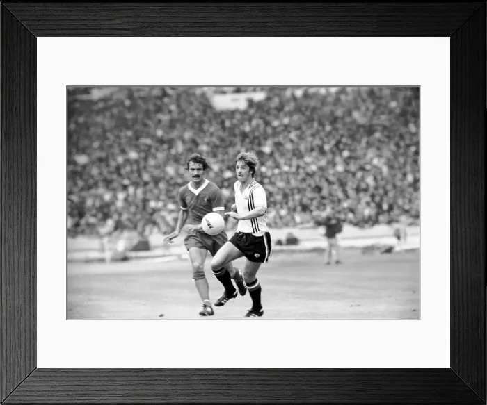Framed Print : Charity Shield: Manchester United v. Liverpool F. C. August 1977 77-04358-023 Framed Print : Charity Shield: Manchester United v. Liverpool F. C. August 1977 77-04358-023