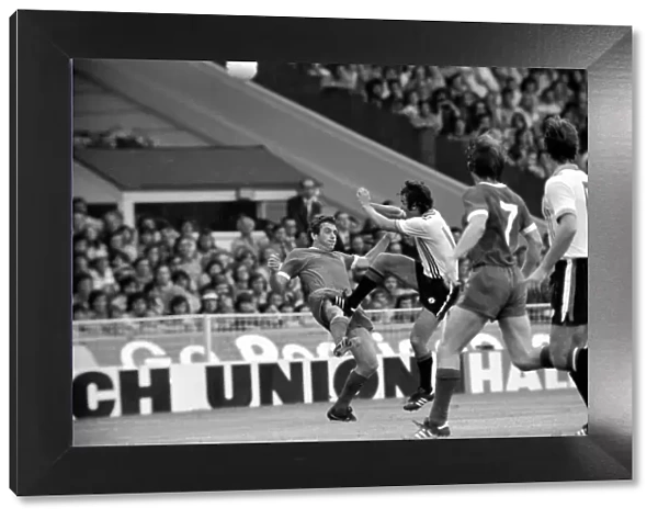 Charity Shield: Manchester United v. Liverpool F. C. August 1977 77-04358-015