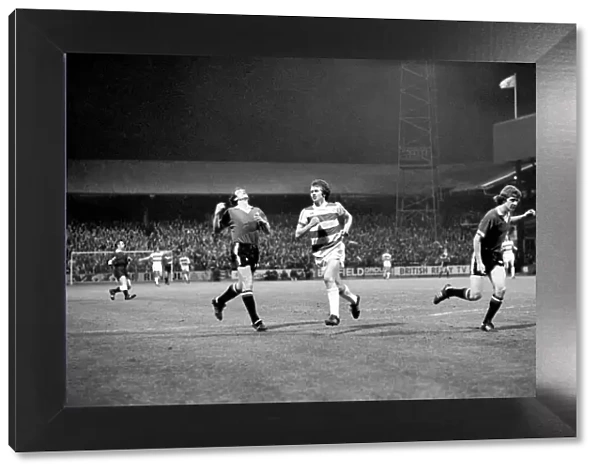 Sport: Football: Queens Park Rangers vs. Manchester United. April 1977 77-02218-023
