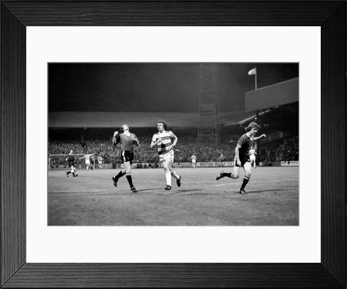 Framed Print : Sport: Football: Queens Park Rangers vs. Manchester United. April 1977 77-02218-023