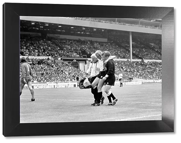 Charity Shield: Manchester United v. Liverpool F. C. August 1977 77-04358-030