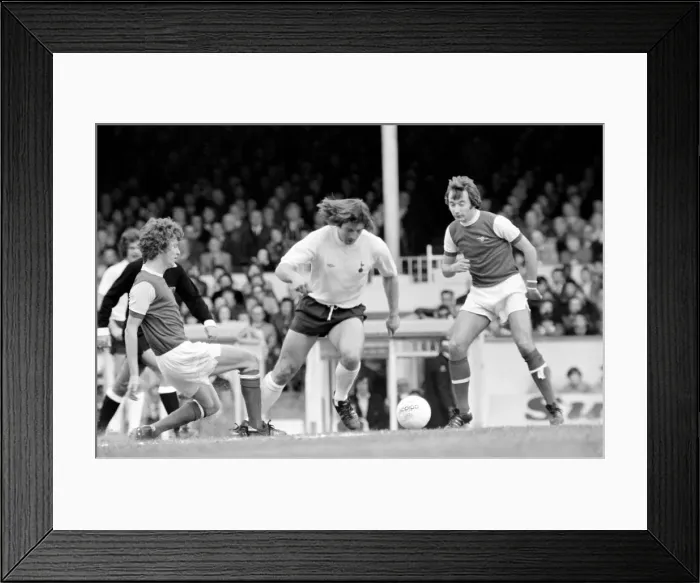 Framed Print : Football: Arsenal (1) vs. Tottenham Hotspur (0). April 1977 77-02053-059 Framed Print : Football: Arsenal (1) vs. Tottenham Hotspur (0). April 1977 77-02053-059