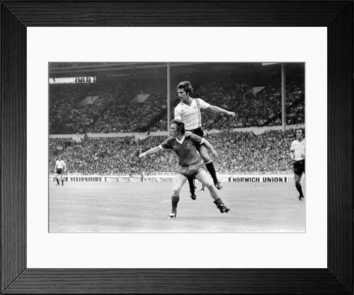 Framed Print : Charity Shield: Manchester United v. Liverpool F. C. August 1977 77-04358-012