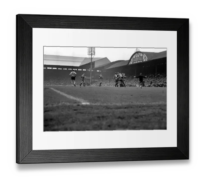 Framed Print : Sport: Football: Liverpool v. Southampton. Action from the match. October 1969 Z10377-018 Framed Print : Sport: Football: Liverpool v. Southampton. Action from the match. October 1969 Z10377-018