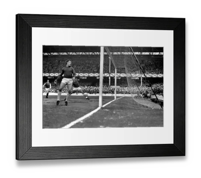 Framed Print : Everton v. Arsenal: West looks back in despair as Georgees shot goes past Hurstes foot to Framed Print : Everton v. Arsenal: West looks back in despair as Georgees shot goes past Hurstes foot to