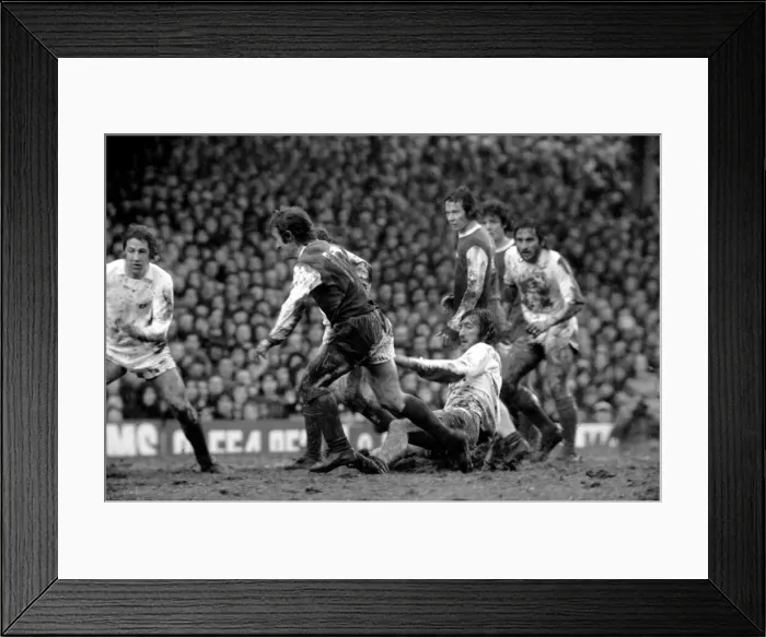 Framed Print : Sport Division One Football Arsenal v. West Ham 1974 / 75 Season Framed Print : Sport Division One Football Arsenal v. West Ham 1974 / 75 Season