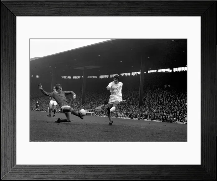 Framed Print : Sport: Football: Manchester United v. Nottingham Forest Framed Print : Sport: Football: Manchester United v. Nottingham Forest