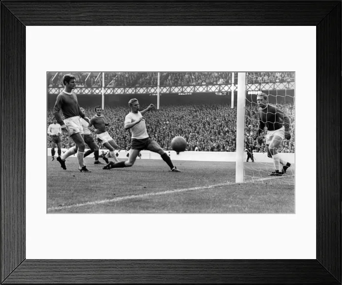 Framed Print : Everton V. Sheffield Wed: A shot from McCalling (not in pic Framed Print : Everton V. Sheffield Wed: A shot from McCalling (not in pic