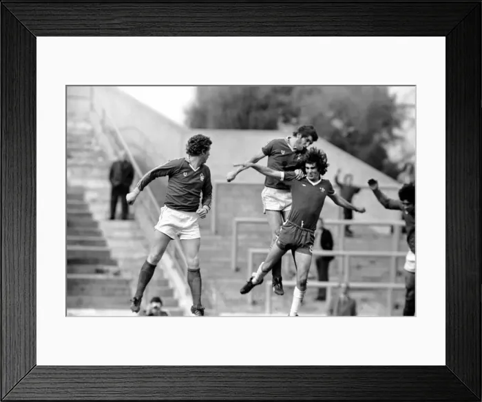 Framed Print : Football: Chelsea vs. Nottingham Forest. April 1977 77-02166-038 Framed Print : Football: Chelsea vs. Nottingham Forest. April 1977 77-02166-038