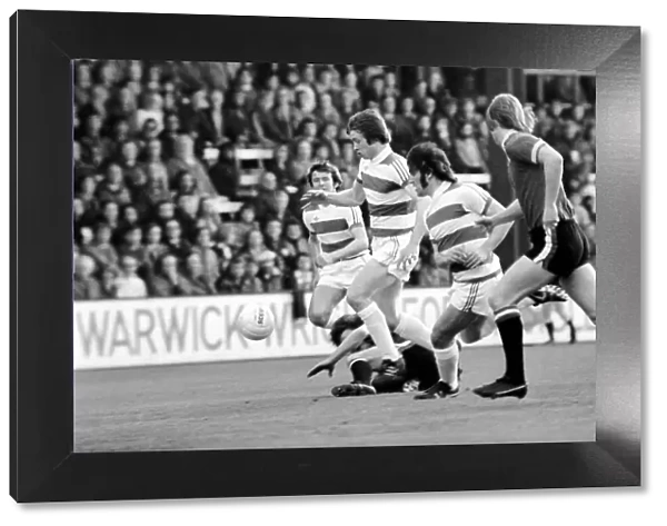 Sport: Football: Queens Park Rangers vs. Manchester United. April 1977 77-02218-043