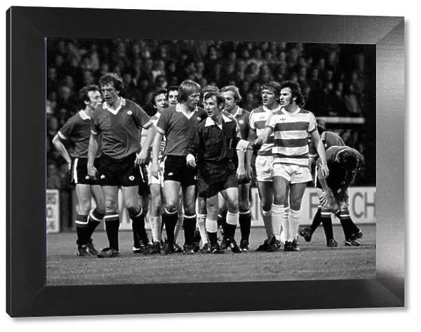 Sport: Football: Queens Park Rangers vs. Manchester United. April 1977 77-02218-040