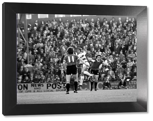 Sport: Football: Queens Park Rangers vs. Manchester United. April 1977 77-02218-032