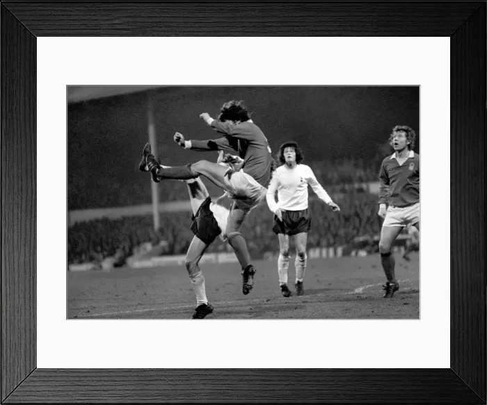 Framed Print : Football: Tottenham Hotspur F. C. vs. Nottingham Forest F. C. January 1975 75-00164-005
