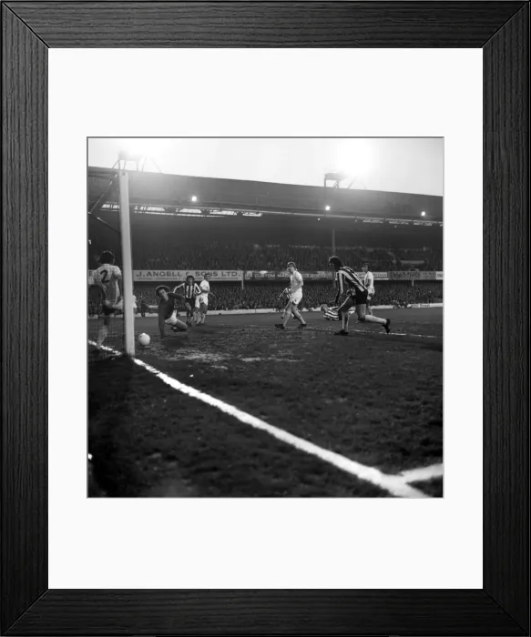 Framed Print : Football: F. A. Cup: Southampton F. C. vs. West Ham F. C. Crabbe (Soton) tries a header Framed Print : Football: F. A. Cup: Southampton F. C. vs. West Ham F. C. Crabbe (Soton) tries a header