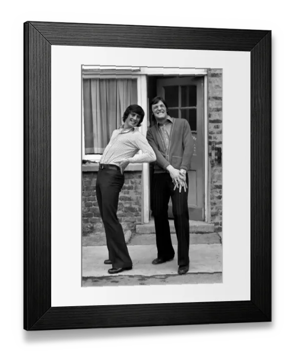 Framed Print : Chelsea. F. C. Chelseas walking wounded L / R Ian Hutchinson (injured back Framed Print : Chelsea. F. C. Chelseas walking wounded L / R Ian Hutchinson (injured back