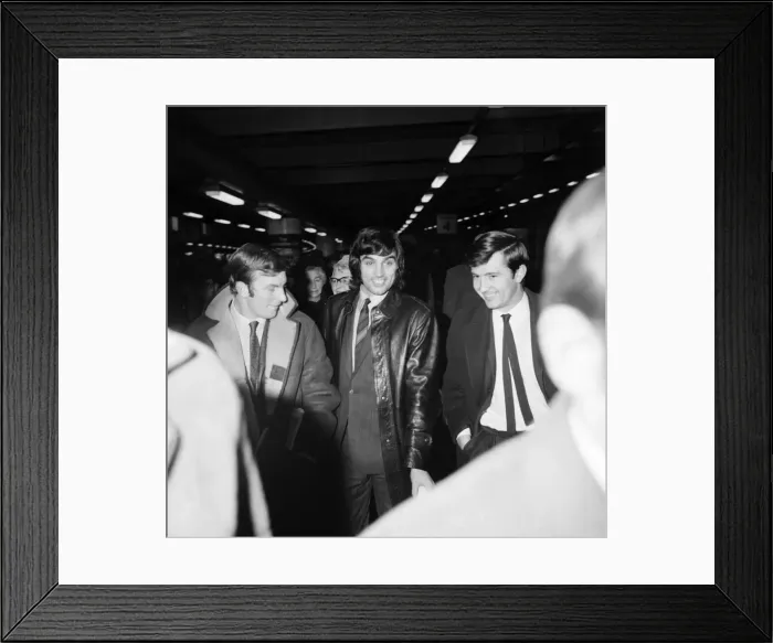 Framed Print : George Best arrives at Euston Station with members of Manchester United Football team for