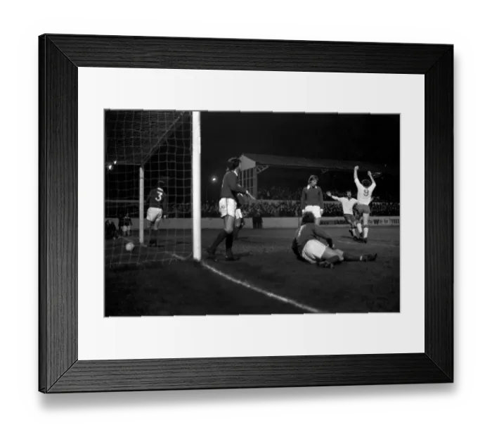Framed Print : Football: F. A Cup. Walsall F. C. (3) v. Manchester United F. C. (2)