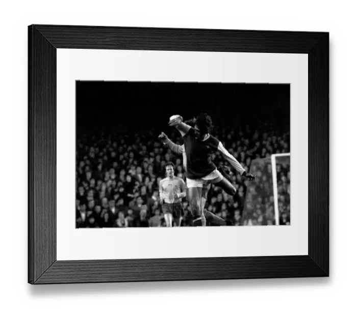 Framed Print : Division One Football Arsenal v Carlisle FC 1974  /  75 Season