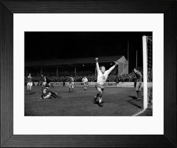 Framed Print : Football: F. A Cup. Walsall F. C. (3) v. Manchester United F. C. (2) Framed Print : Football: F. A Cup. Walsall F. C. (3) v. Manchester United F. C. (2)