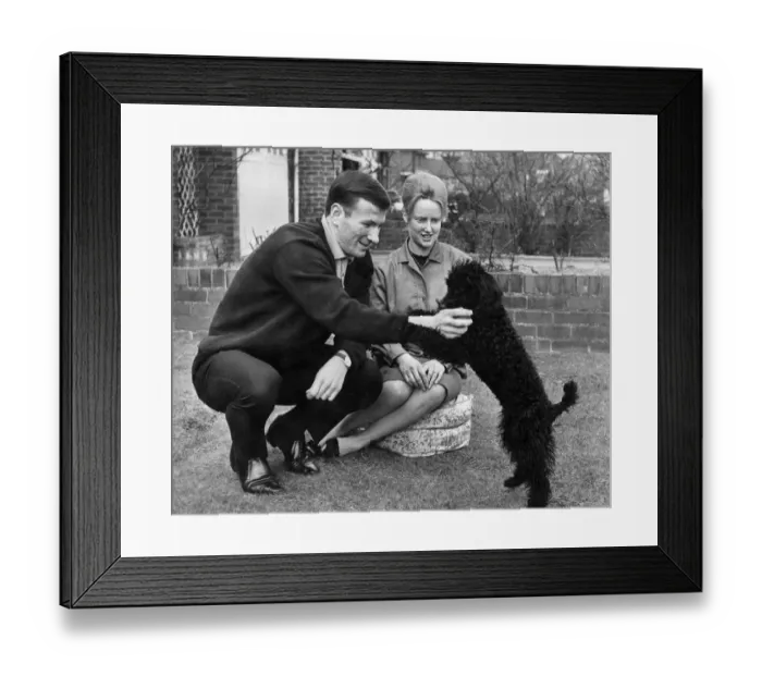 Framed Print : Liverpool F. C.s Tommy Smith, with his wife Susanne (21) and dog pape Framed Print : Liverpool F. C.s Tommy Smith, with his wife Susanne (21) and dog pape