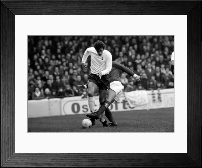 Framed Print : Football: F. A. Cup: Notts Forest (1) vs. Tottenham Hotspur (1) Framed Print : Football: F. A. Cup: Notts Forest (1) vs. Tottenham Hotspur (1)