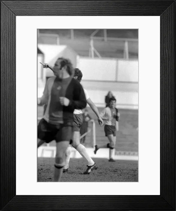 Framed Print : Martin Chivers Out With The Stiffs: Martin Chivers of Spurs Framed Print : Martin Chivers Out With The Stiffs: Martin Chivers of Spurs