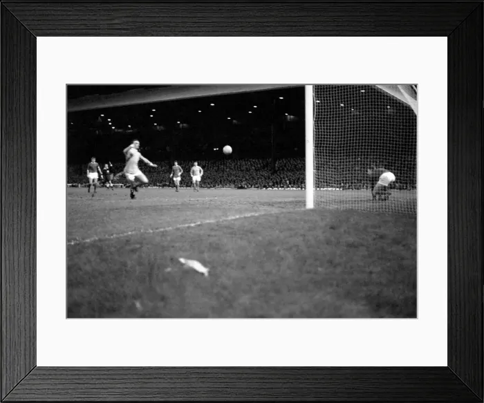 Framed Print : Sport football: League Cup semi-final 2nd leg. Manchester Utd v. Manchester City Framed Print : Sport football: League Cup semi-final 2nd leg. Manchester Utd v. Manchester City