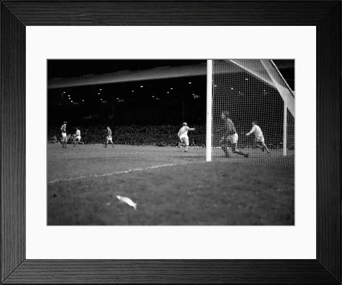 Framed Print : Sport football: League Cup semi-final 2nd leg. Manchester Utd v. Manchester City Framed Print : Sport football: League Cup semi-final 2nd leg. Manchester Utd v. Manchester City