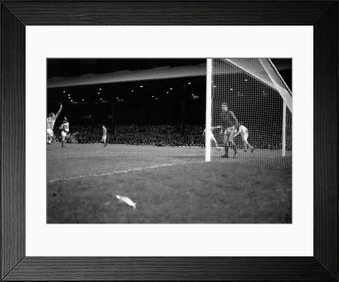 Framed Print : Sport football: League Cup semi-final 2nd leg. Manchester Utd v. Manchester City Framed Print : Sport football: League Cup semi-final 2nd leg. Manchester Utd v. Manchester City